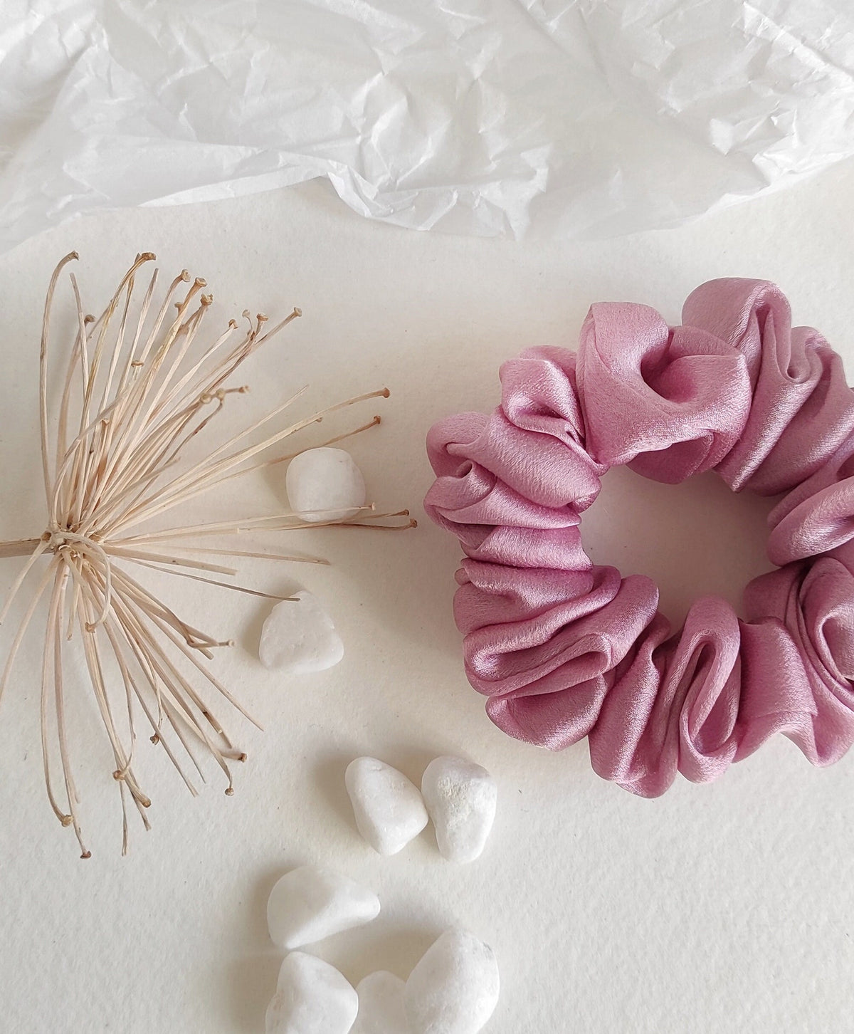 Hand Dyed Mulberry Silk Scrunchie, Light Mauve Botanical Hair Tie, Ecological hair elastic for curly hair