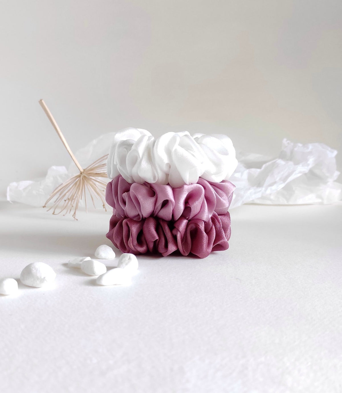 Hand Dyed Mulberry Silk Scrunchie, Light Mauve Botanical Hair Tie, Ecological hair elastic for curly hair