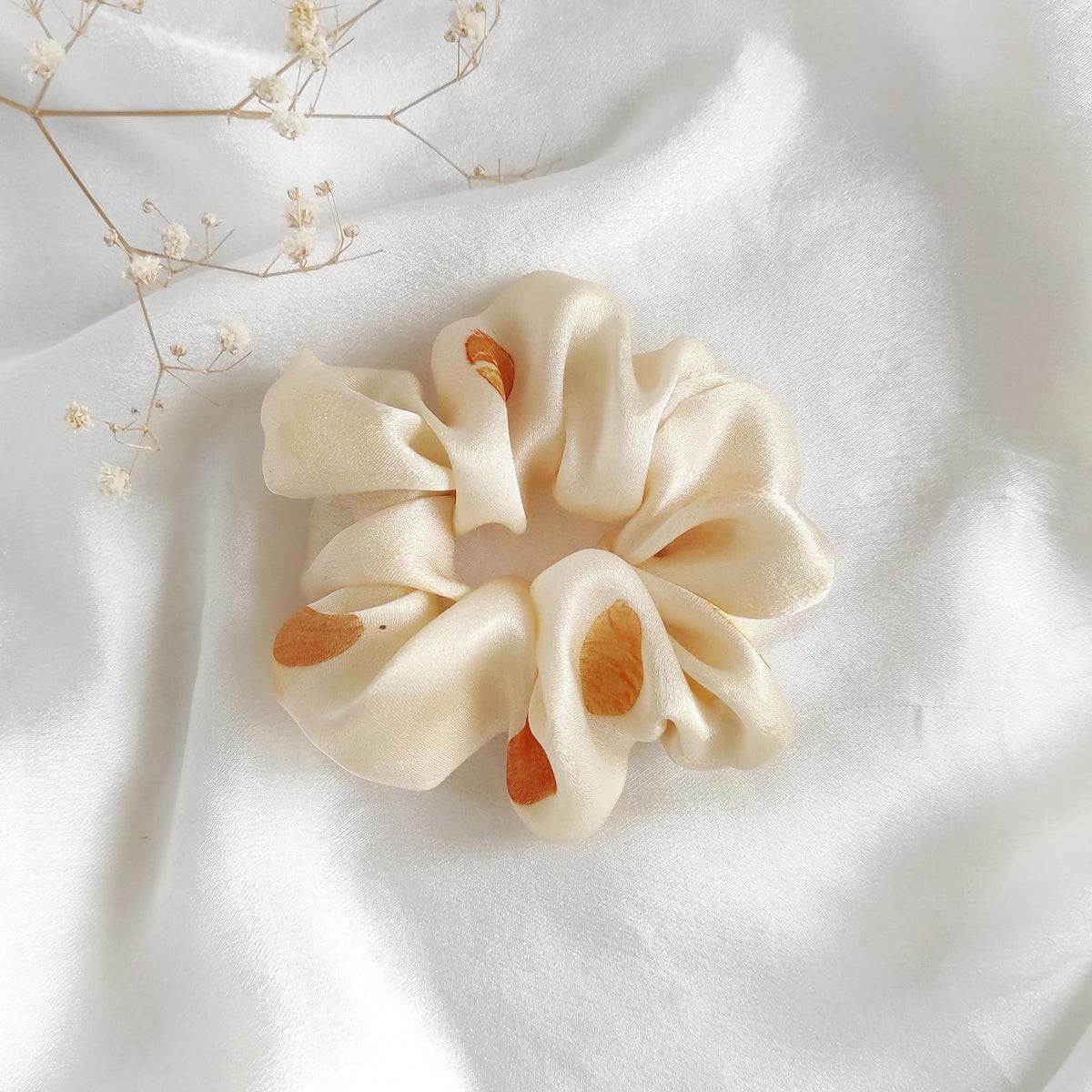 Silk hair tie dyed with plant dyes, Eco-friendly ivory tone scrunchie, Organic eco print hair elastic for little girls