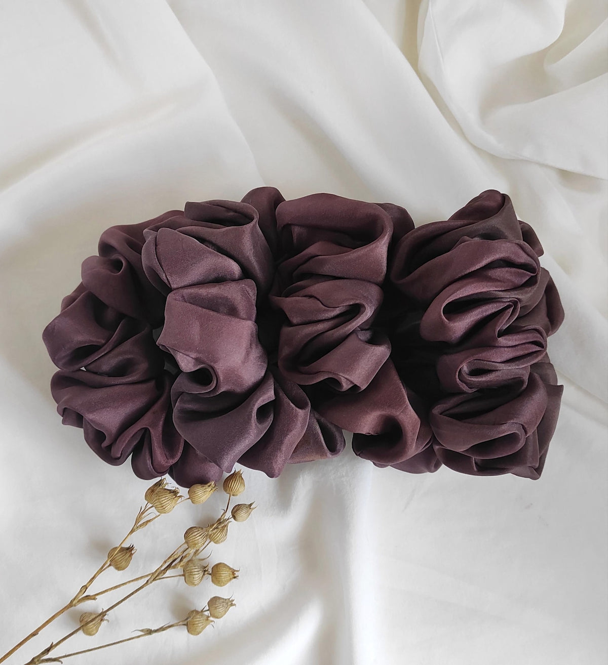 Eco print natural silk scrunchie, Plant dyed silk hair tie purple, Organic hair elastics for her, Natural casual scrunchy for mom