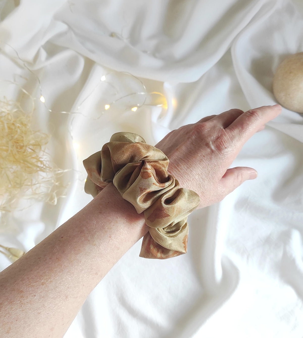 Organic silk scrunchie in tone neutral brown, Eco-print natural scrunchy plant and leavel, Bundle dyed organic hair tie gift for her