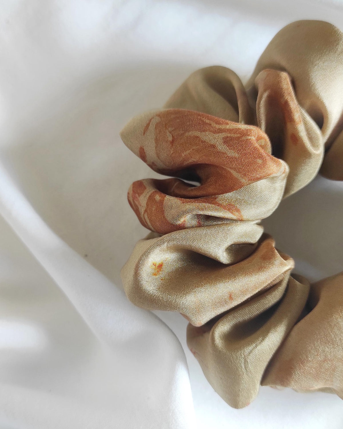 Organic silk scrunchie in tone neutral brown, Eco-print natural scrunchy plant and leavel, Bundle dyed organic hair tie gift for her