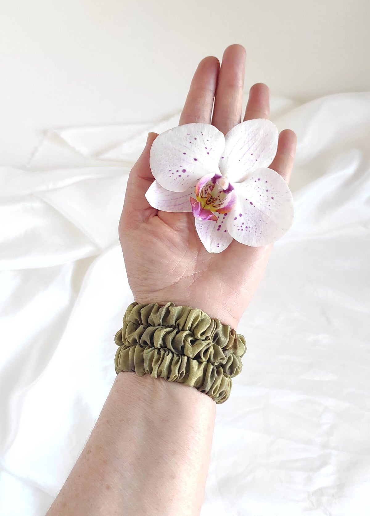 Botanically Dyed Silk Headband, Eco-Print Hair Accessory, Pleated Design hair band in green olive