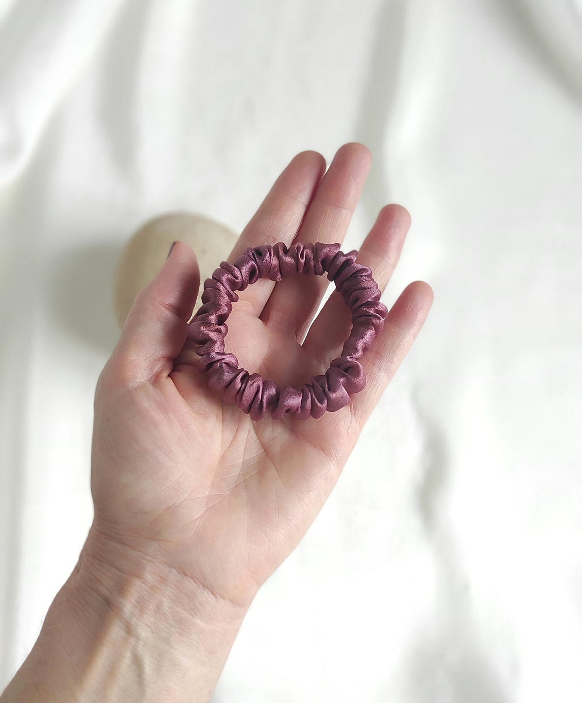 Dyed silk scrunchie in mauve colors, Botanically dyed hair elastic , Thin organic scrunchy , Sustainable elastics for gift