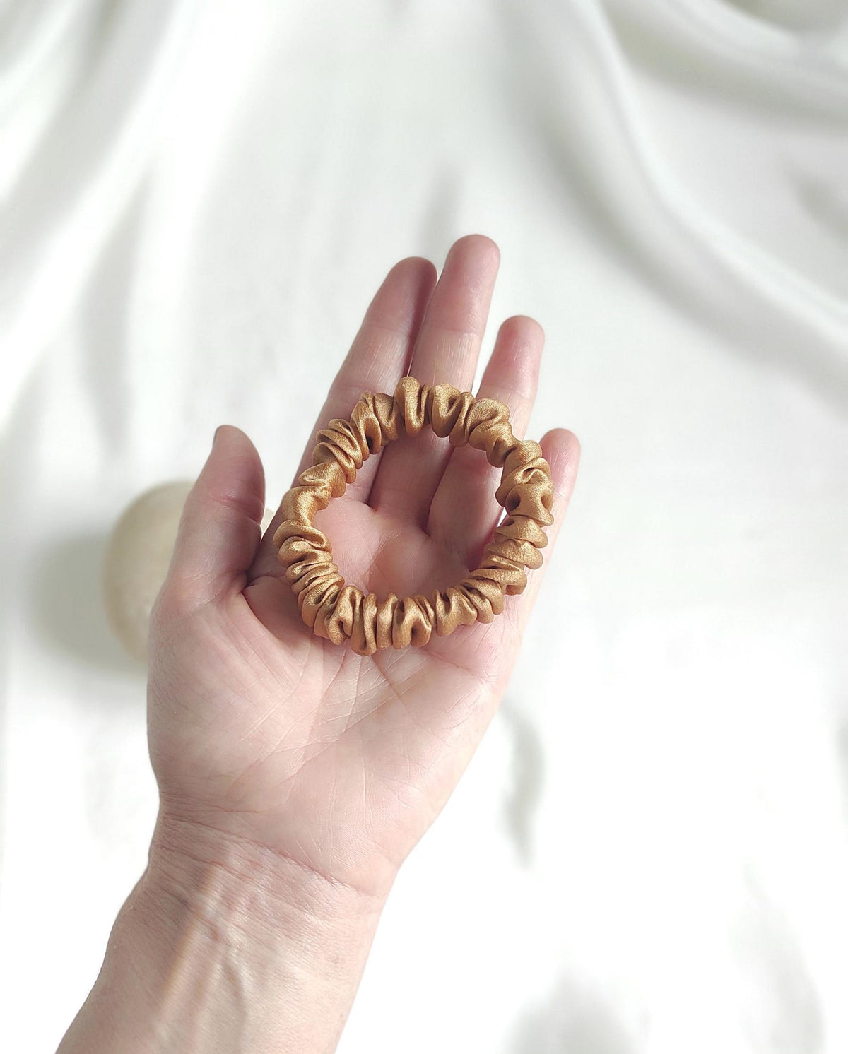 Mulberry silk scrunchie in color earth, Botanically dyed organic hair tie, Soft elastic for girl, Ecofriendly thin hair tie