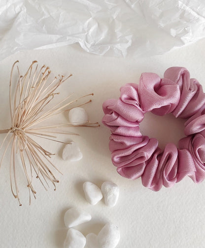 Hand Dyed Mulberry Silk Scrunchie, Light Mauve Botanical Hair Tie, Ecological hair elastic for curly hair