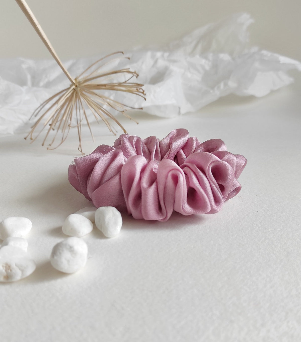 Hand Dyed Mulberry Silk Scrunchie, Light Mauve Botanical Hair Tie, Ecological hair elastic for curly hair