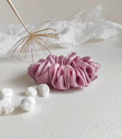 Hand Dyed Mulberry Silk Scrunchie, Light Mauve Botanical Hair Tie, Ecological hair elastic for curly hair