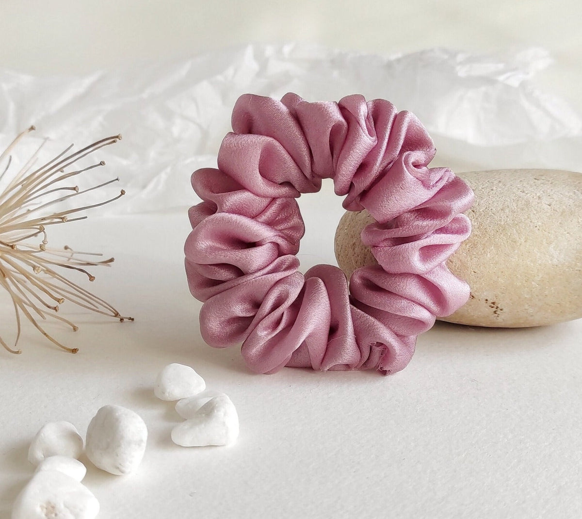 Hand Dyed Mulberry Silk Scrunchie, Light Mauve Botanical Hair Tie, Ecological hair elastic for curly hair