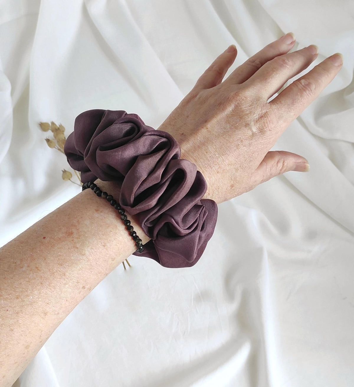 Eco print natural silk scrunchie, Plant dyed silk hair tie purple, Organic hair elastics for her, Natural casual scrunchy for mom