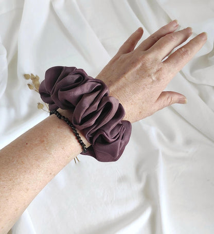 Eco print natural silk scrunchie, Plant dyed silk hair tie purple, Organic hair elastics for her, Natural casual scrunchy for mom