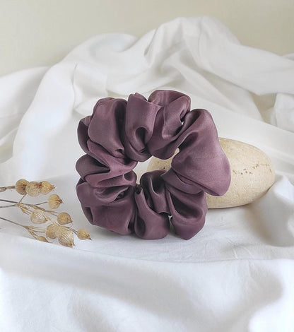 Eco print natural silk scrunchie, Plant dyed silk hair tie purple, Organic hair elastics for her, Natural casual scrunchy for mom