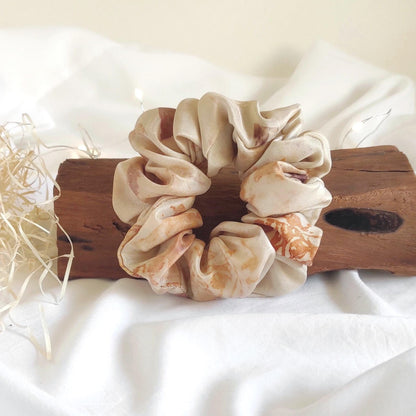 Eco-print silk scrunchie in tone beig, Plant-dyed organic hair bow, Botanical print soft hair elstic for her