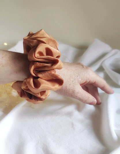 Rust color organic scrunchie, Botanical dyed mulberry silk hair tie curly hair, Natural eco-print scrunchy for coworker