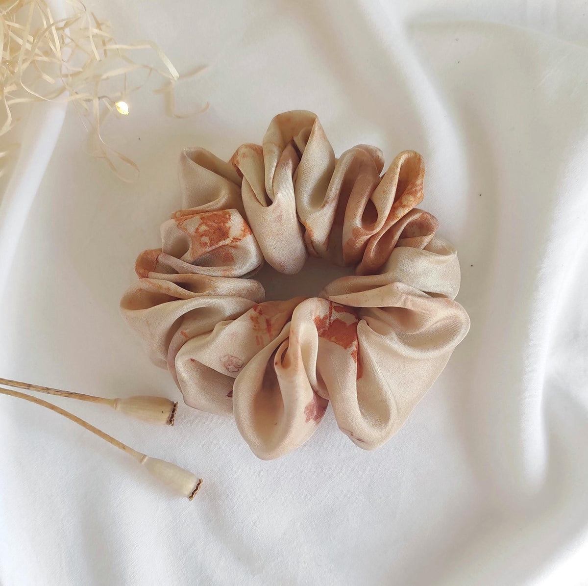 Eco-print silk scrunchie in tone beig, Plant-dyed organic hair bow, Botanical print soft hair elstic for her