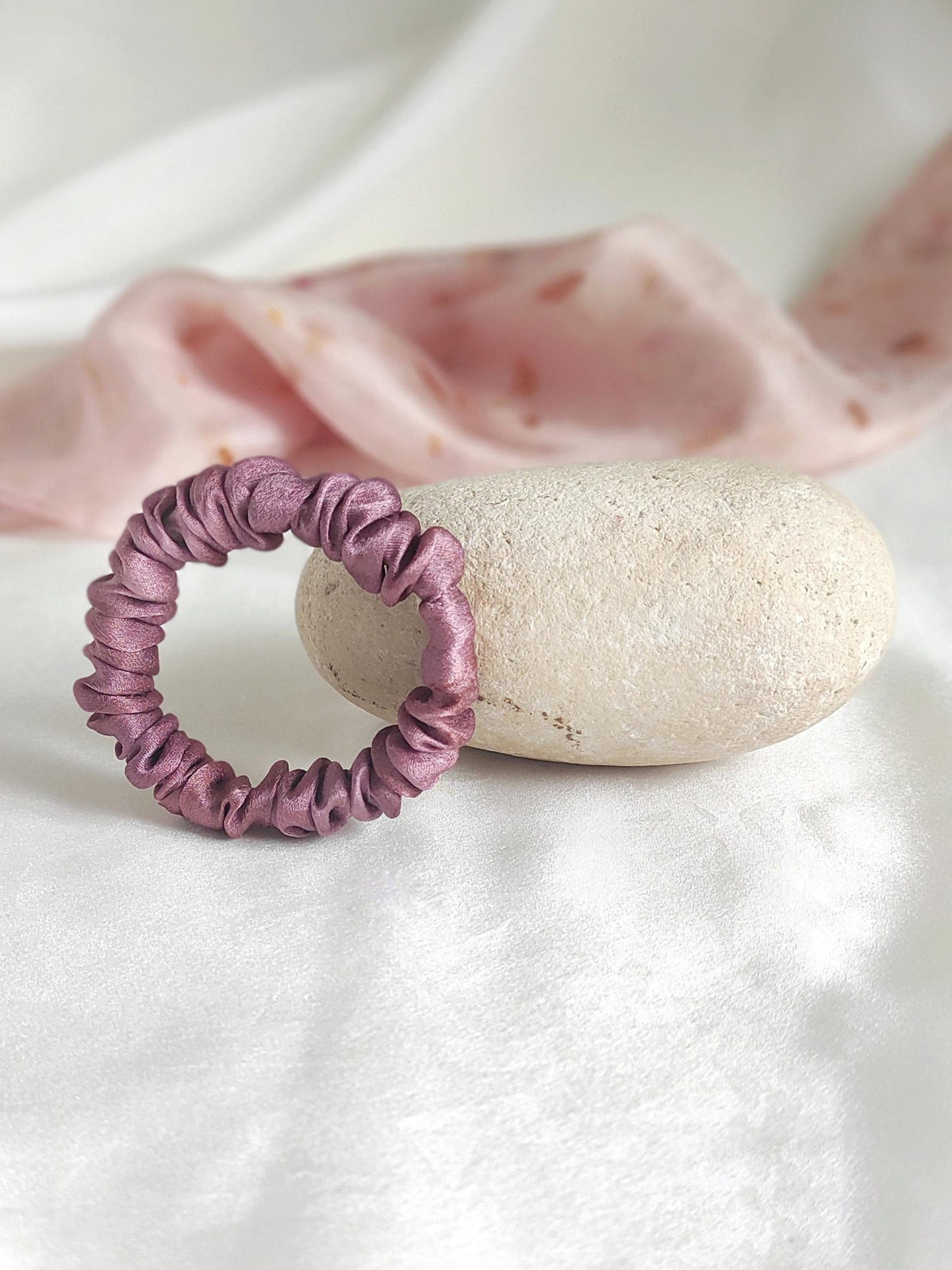 Dyed silk scrunchie in mauve colors, Botanically dyed hair elastic , Thin organic scrunchy , Sustainable elastics for gift