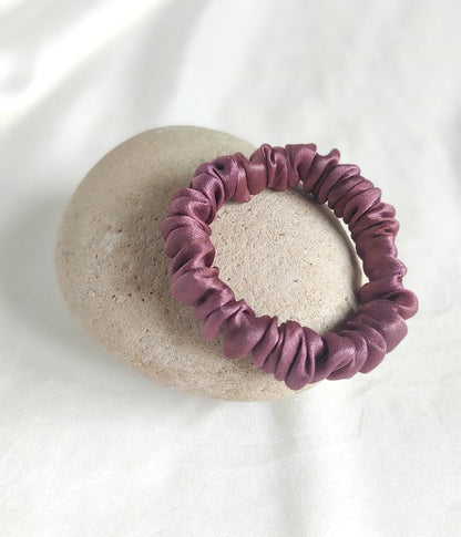Dyed silk scrunchie in mauve colors, Botanically dyed hair elastic , Thin organic scrunchy , Sustainable elastics for gift
